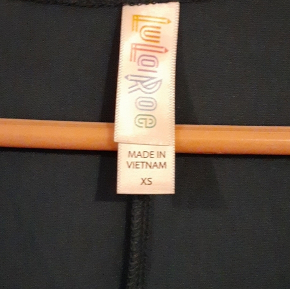 Beautiful Blue Lula Roe Short Sleve Shirt - Picture 2 of 2